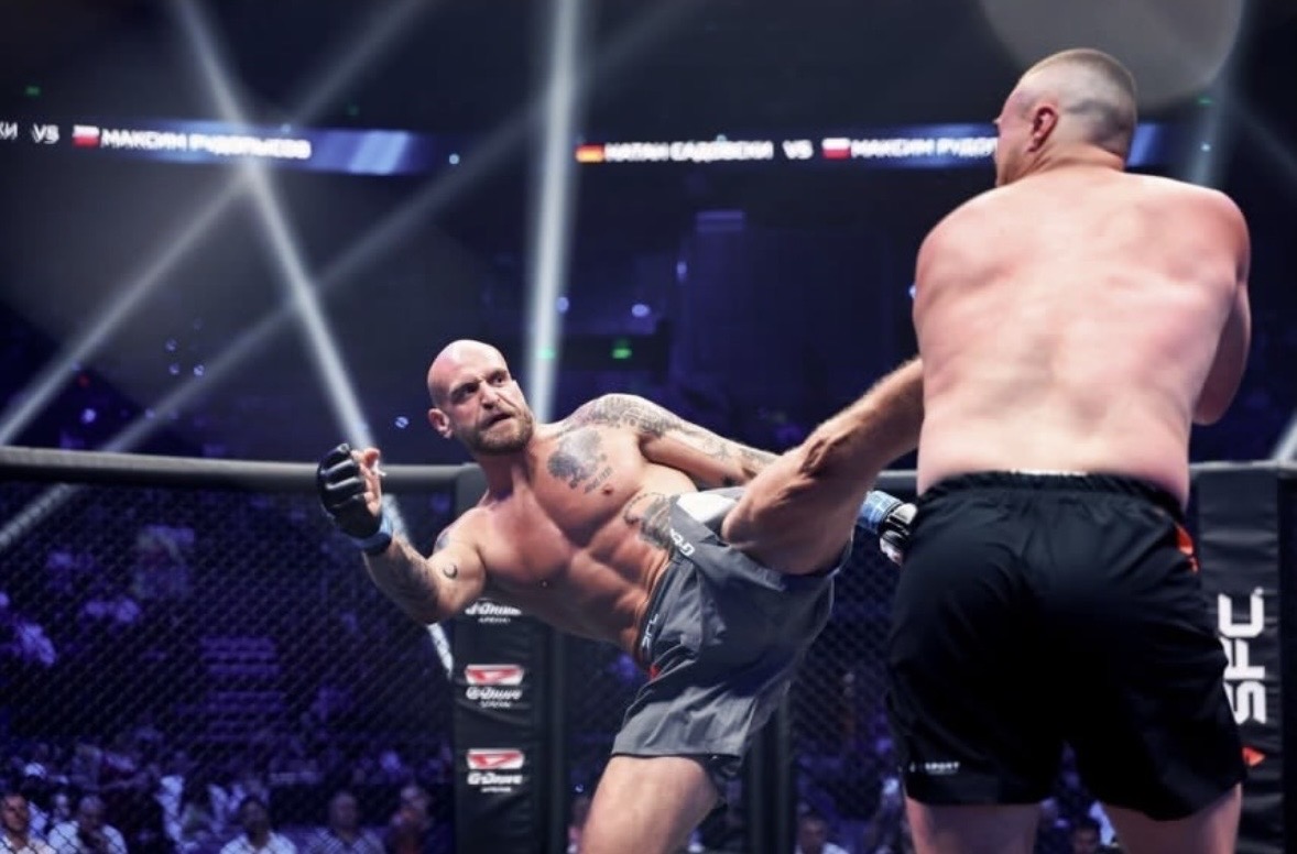 Nathan Sadowski bei einem MMA-Kampf
