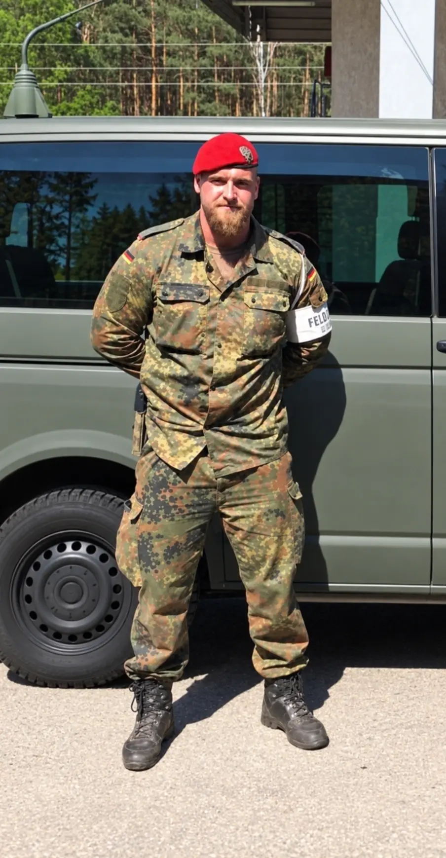 Nathan Sadowski in seiner Zeit als Soldat